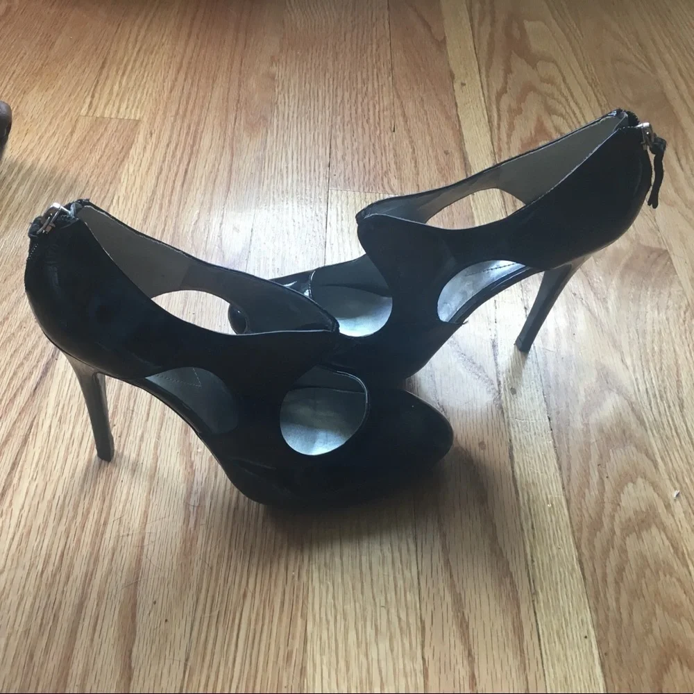 Guess black patent leather heels